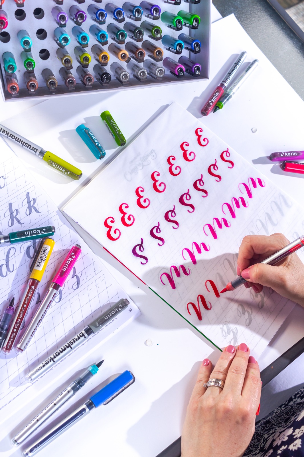 Plana de práctica de lettering con brushpen